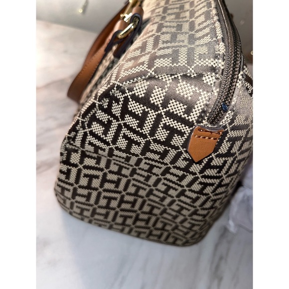 🚨 TOMMY HILFIGER Women’s Brown Small Handbag Excellent Condition - Picture 7 of 8